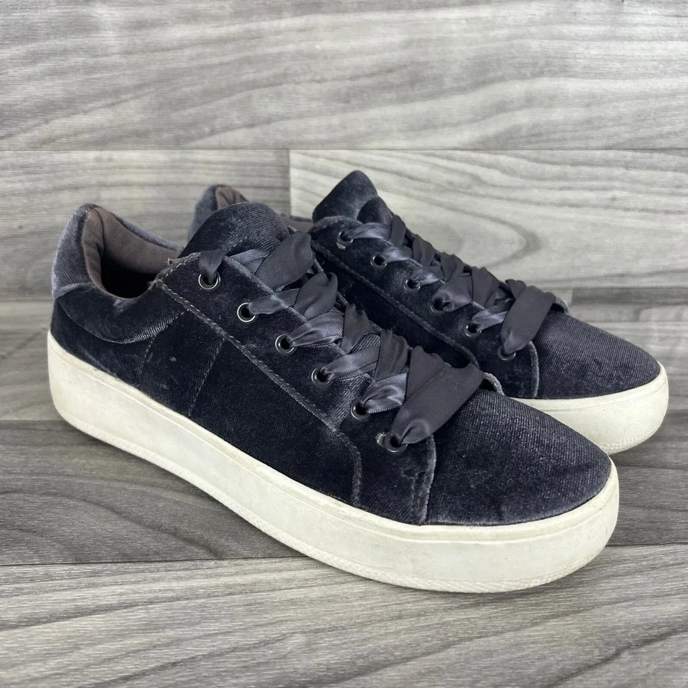 Big Buddha Sneakers Womens‎ 9 Gray Velvet Lace Up Flat Heel Casual Skater